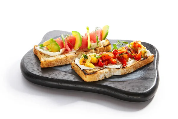 Sabrosa Bruschetta Con Pescado Pimientos Horno Pan Italiano Asado Con — Foto de Stock