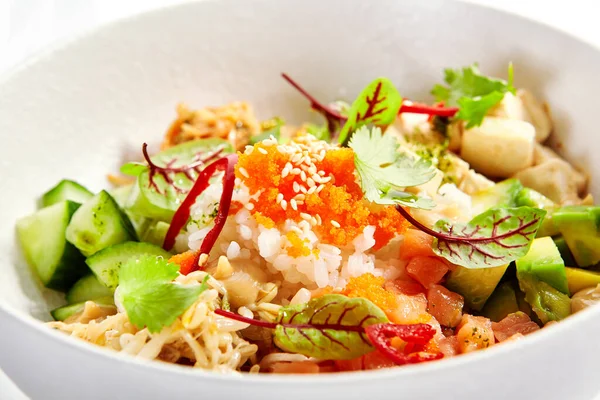 Poke Met Zalm Knip Avocado Tofu Close Zicht Traditioneel Hawaiiaans — Stockfoto