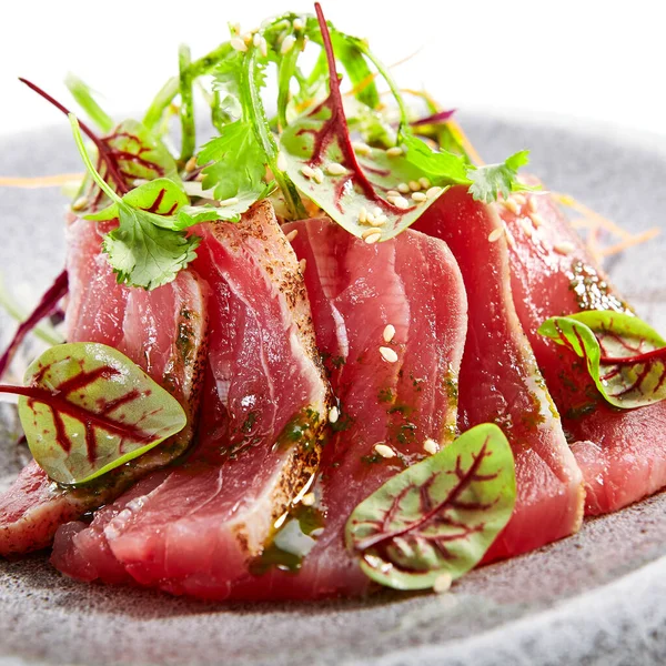 Tataki Tonijn Van Dichtbij Gezien Traditionele Japanse Culinaire Methode Heerlijke — Stockfoto