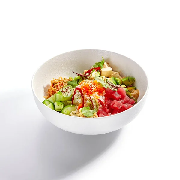 Poke Met Tonijn Noedels Hawaiiaanse Salade Met Avocado Tofu Zijaanzicht — Stockfoto