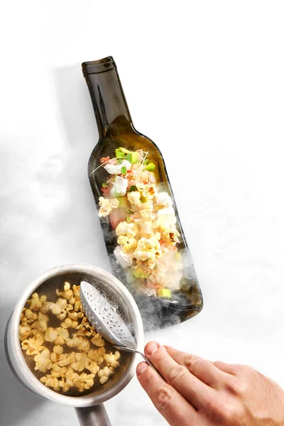 Krab Vlees Popcorn Salade Gesneden Ingrediënten Fles Restaurant Food Portie — Stockfoto