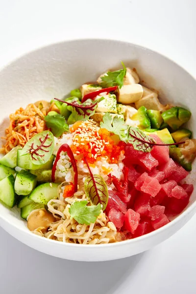 Poke Met Tonijn Noedels Hawaiiaanse Salade Met Avocado Tofu Van — Stockfoto