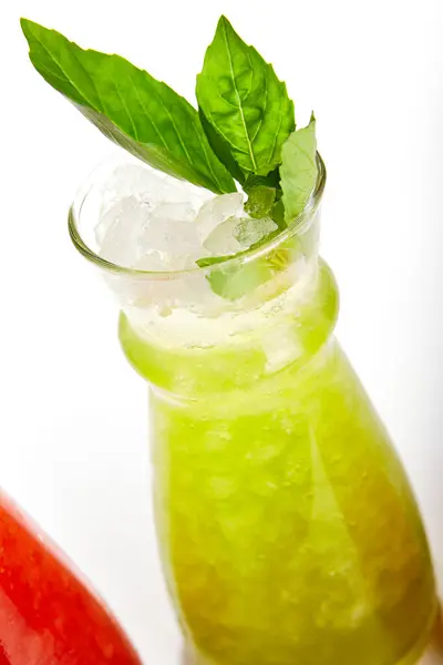 Kiwi Basil Lemonade Glass Close Fruit Fresh Cocktail Side View — Stock Photo, Image