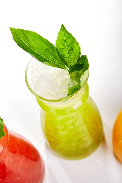 Kiwi Basil Lemonade Glass Close Fruit Fresh Cocktail Side View — Stock Photo, Image