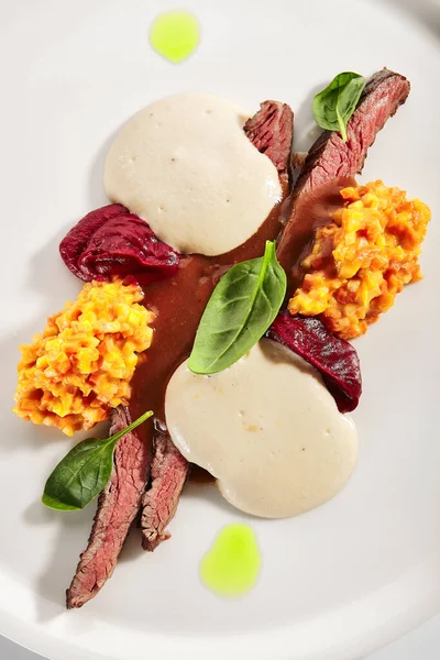 Poitrine Canard Avec Sauce Caroube Légumes Viande Rôtie Servie Avec — Photo