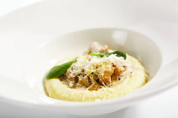 Kuřecí Ragú Zblízka Podáváme Dušenou Zeleninu Maso Italská Tradiční Kuchyně — Stock fotografie