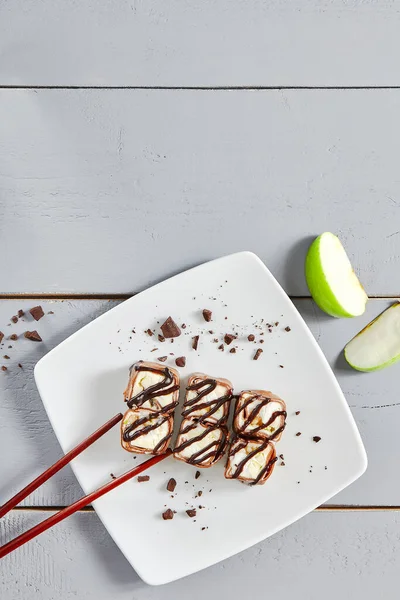 Crêpe Chocolat Dans Une Assiette Céramique Blanche Rouleau Fromage Mascarpone — Photo