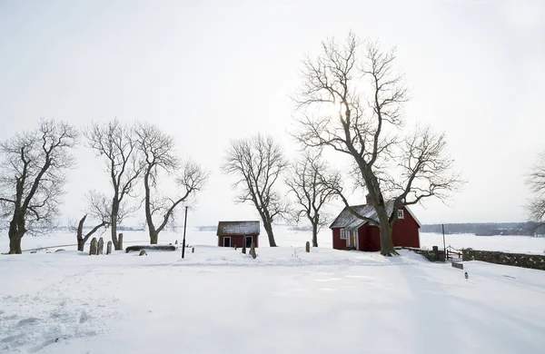 Chalets rouges au cimetière — Photo