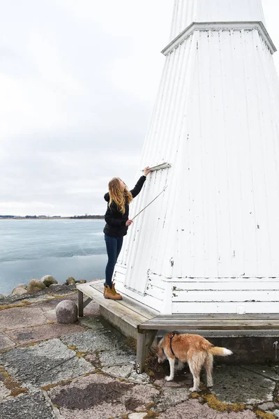 Child and dog on pier — Stock Photo, Image