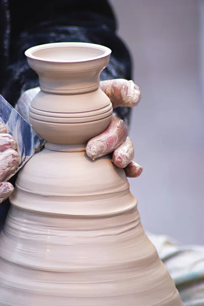 Actividad de trabajo Potter Imágenes De Stock Sin Royalties Gratis