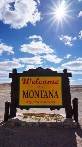欢迎来到蒙大拿州道路标志 — 图库照片