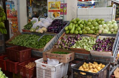 Çeşitli taze çiğ organik sebze