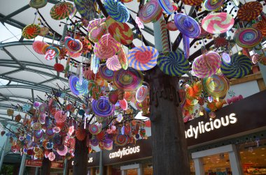 Resorts Dünya Sentosa ağacı modelinde asılı şeker modeli