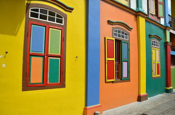 Colorful facade of building in Little India, Singapore — Stock Photo, Image