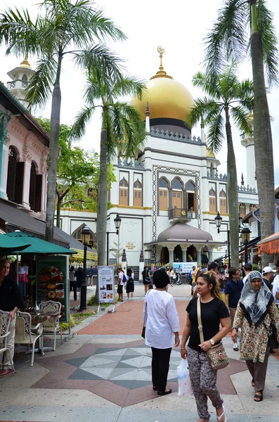 Street view of Singapore with Masjid Sultan — Stock Photo, Image