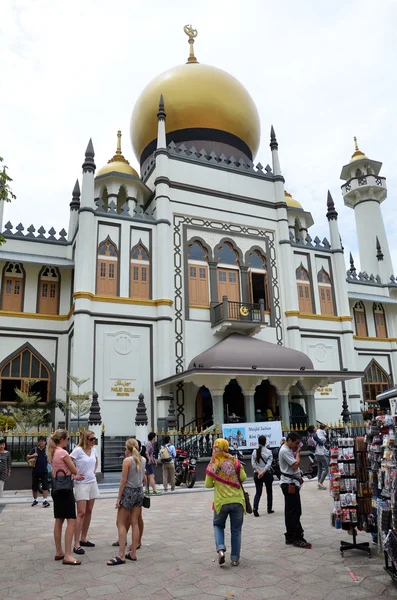 Street view of Singapore with Masjid Sultan — Stock Photo, Image