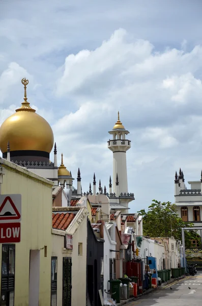 Street view of Singapore with Masjid Sultan — Stock Photo, Image