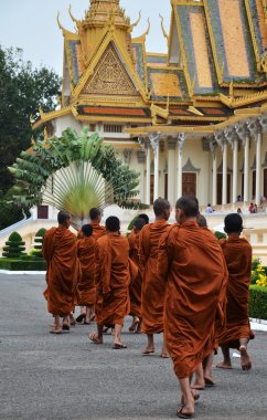 Rahipler Phnom Penh, Kamboçya'da Kraliyet Sarayı Tur
