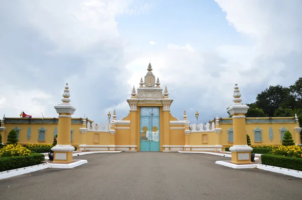 La entrada del Palacio Real enPhnom Penh, Camboya —  Fotos de Stock