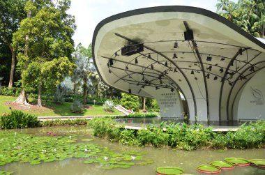 Singapur botanik bahçeleri Shaw Vakfı Senfoni aşamasında