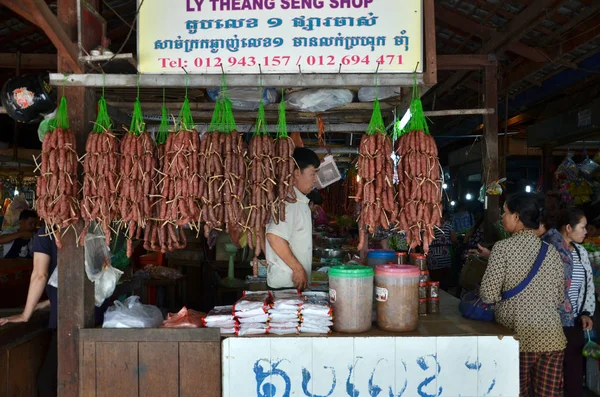 Camboja vende alimentos no mercado — Fotografia de Stock