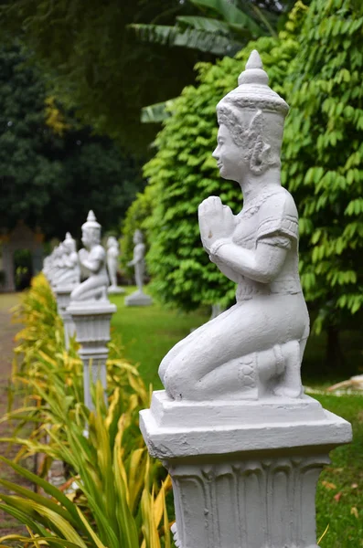 Buddhastaty på Kungliga slottet i Phnom Penh — Stockfoto