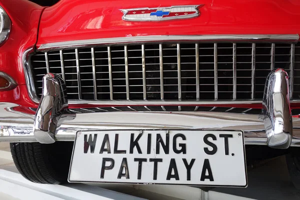 Chevrolet Bel Air 4 dveře Sedan na Walking Street Pattaya — Stock fotografie