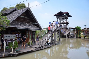 Seyahat ve Pattaya Suüstü Pazarı alışveriş