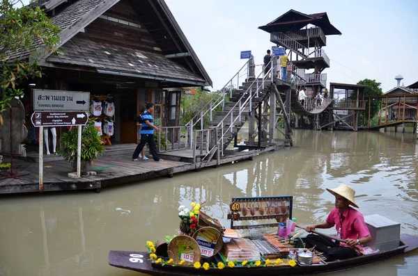 Voyages et achats à Pattaya Floating Market — Photo