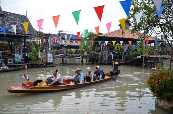 Voyages et achats à Pattaya Floating Market — Photo
