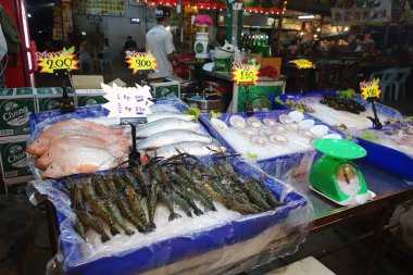 Sokak gıda durak yol tarafında Pattaya, Tayland
