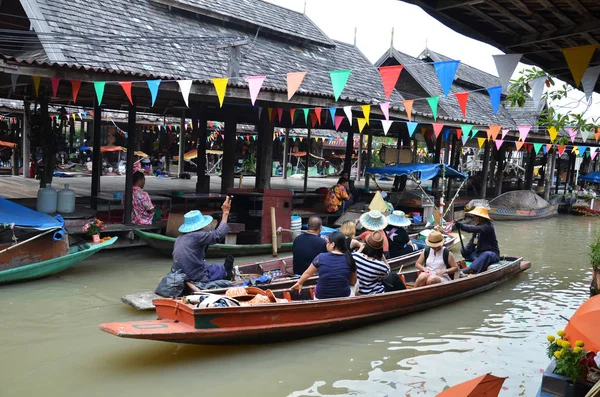 Marché flottant de Pattaya quatre régions — Photo