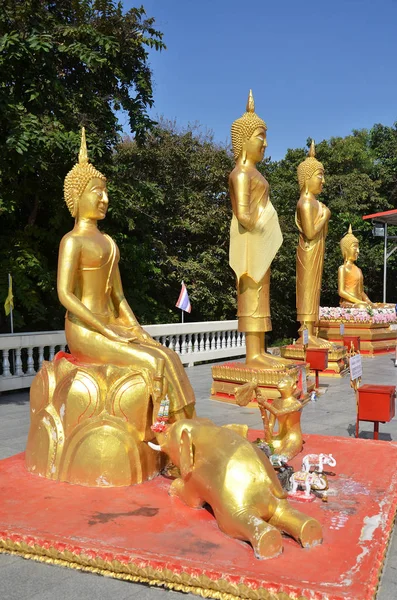 Buddha-Statue buddhistischer Tempel auf dem phra tmanak Hügel — Stockfoto