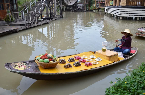 Viajes y compras en Pattaya Floating Market —  Fotos de Stock