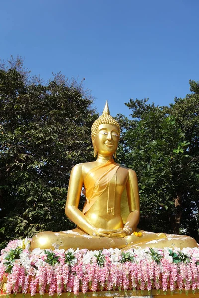 Buddha statue Buddhist temple on Phra Tmanak Hill — Stock Photo, Image