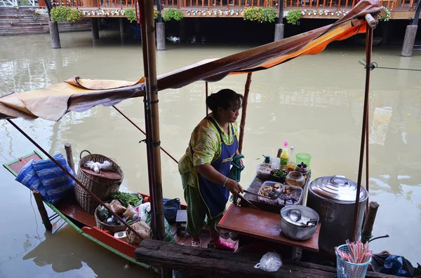 Viajes y compras en Pattaya Floating Market —  Fotos de Stock