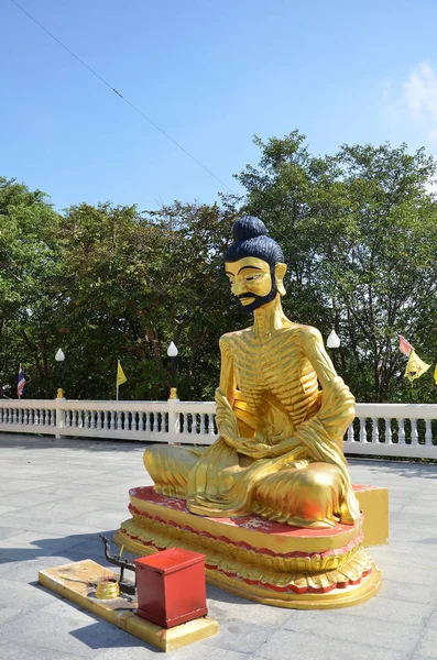 Buddha staty buddhistiska tempel på Phra Tmanak kulle — Stockfoto