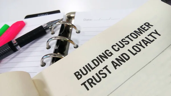 Building customer trust and loyalty — Stock Photo, Image