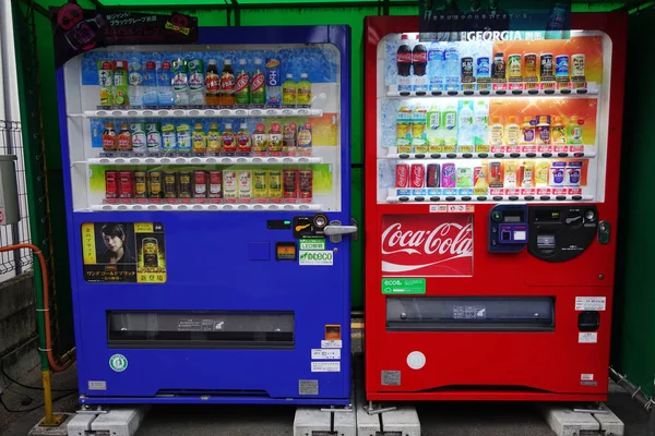 Vending Machine at pubic park in Hiroshima Japan — Stock Photo, Image