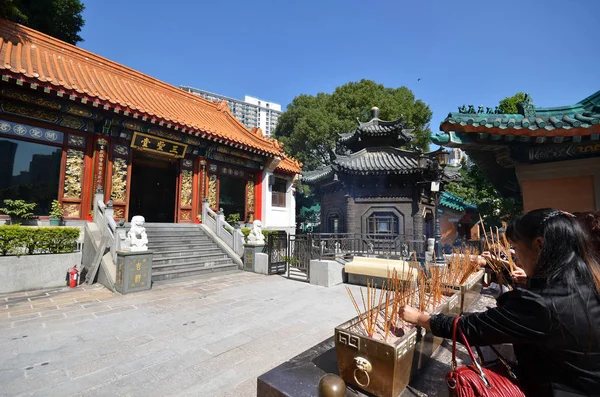 Offrandes d'encens au Sik Sik Yuen Wong Tai Sin Temple Kowloon — Photo