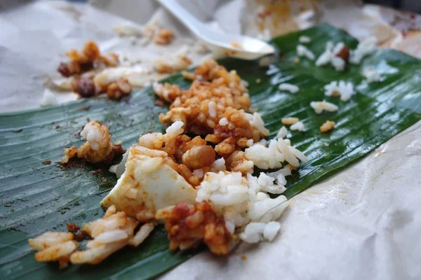 Arroz sobrante en licencia de plátano — Foto de Stock