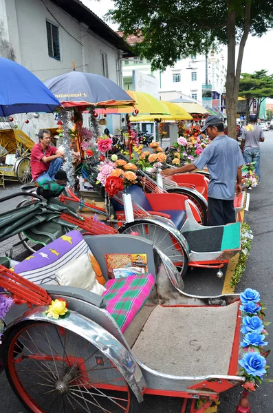 Trishaw vintage style espera al viajero de servicio en Georgetown , — Foto de Stock