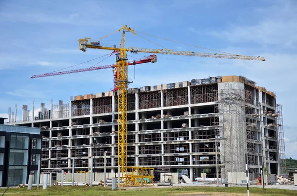 Gru e cantiere — Foto Stock