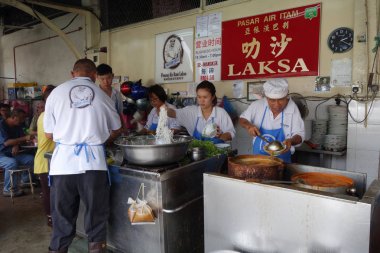 Hava Itam, kalem onların Assam Laksa şehriye ahır Hawker satıcıda