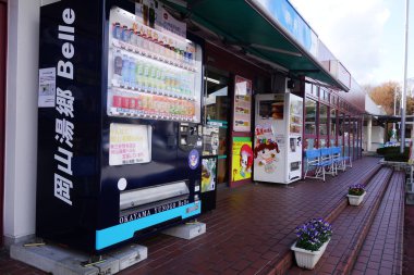 Osaka Caddesi üzerinde birden fazla satış makineleri