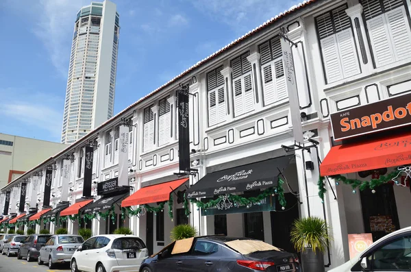 Torre Komtar desde una de las calles de Penang —  Fotos de Stock