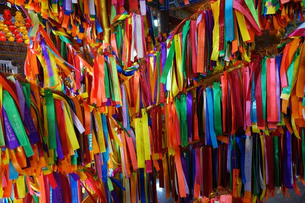 Wish ribbons in chinese buddhist Kek lok Si temple, Malaysia — Stock Photo, Image