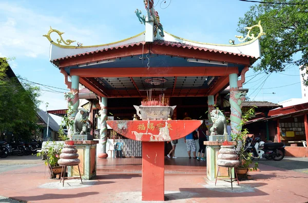 Pequeno templo na entrada do Chew Jetty, Penang — Fotografia de Stock