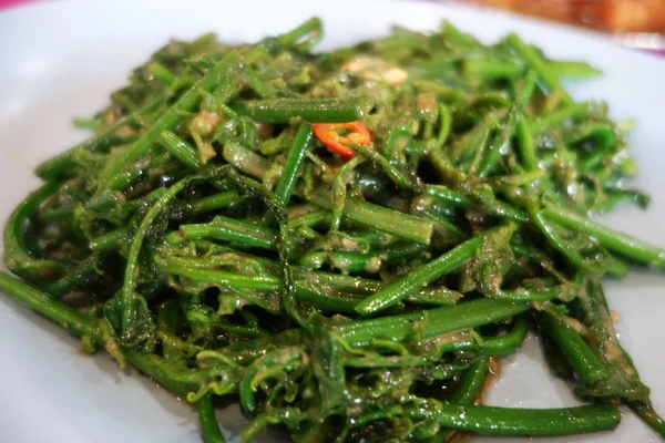 Sayur goreng paku pakis goreng — Stok Foto