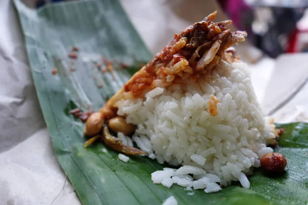 Traditionelles essen in malaysien namens nasi lemak — Stockfoto